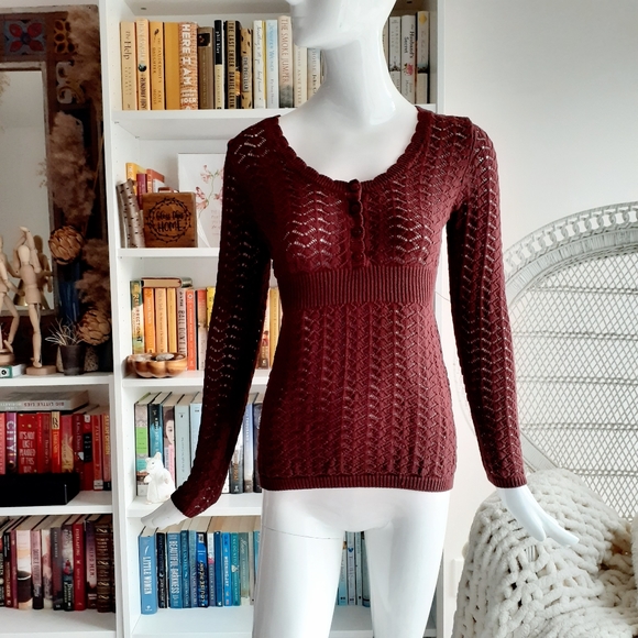 LOFT Sweaters - LOFT Ann Taylor maroon crochet sweater